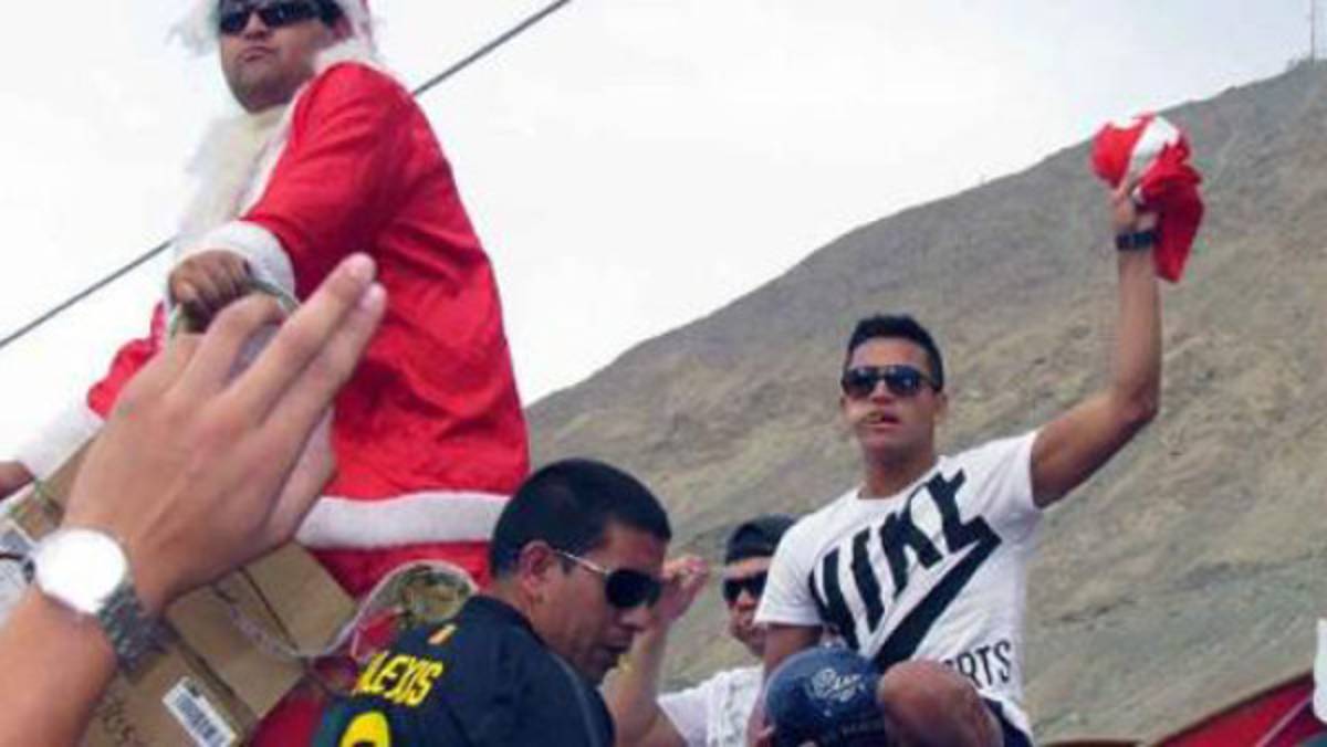 Alexis Sánchez llevó alegría a su pueblo natal en Chile