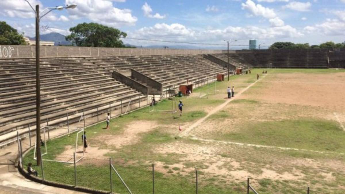 FOTO: El estadio que construyó Roberto Suazo Córdova en La Paz