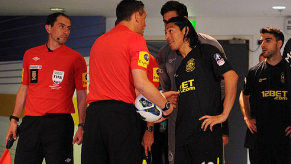 VIDEO: ¿Penal o clavado de Roger Espinoza?