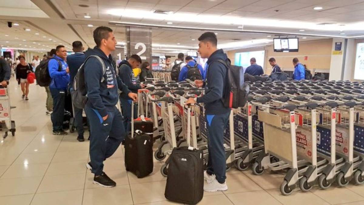 Honduras arriba a Temuco en vuelo chárter para enfrentar a Chile