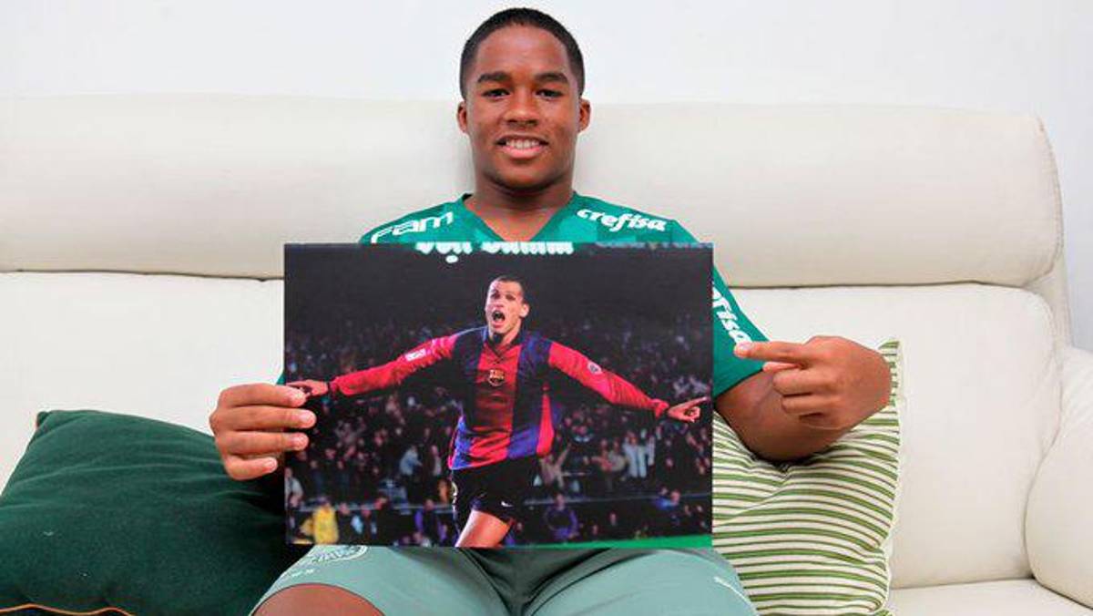 FOTOS: ¿Nuevo fichaje? El crack que estuvo en el Camp Nou, la sentencia a Dembélé y la enorme pancarta en el Barcelona-Napoli