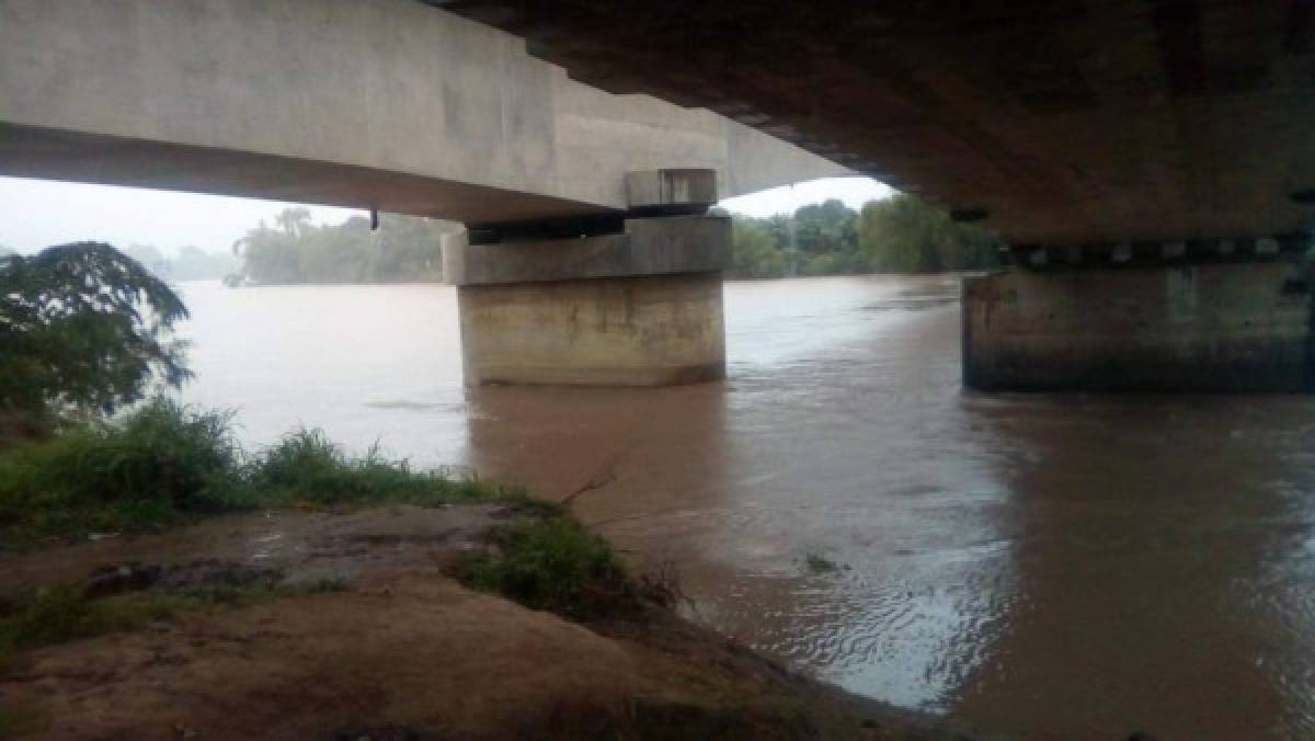 Tormenta Eta ya es huracán categoría 2 y deja calles inundadas en la ciudad de Tela