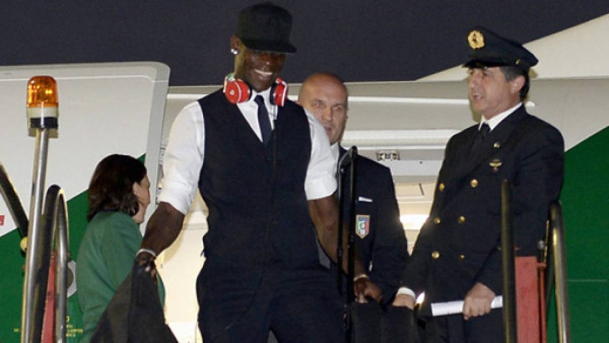 Milan habría rechazado oferta del Real Madrid por Mario Balotelli