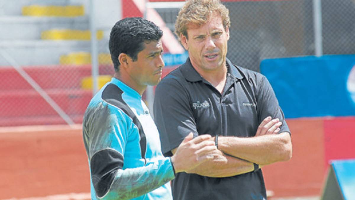 Carlos Prono arremete contra Olimpia