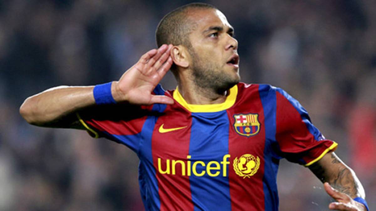 Alves a Mourinho: '¿Partidillos? La envidia es muy mala'