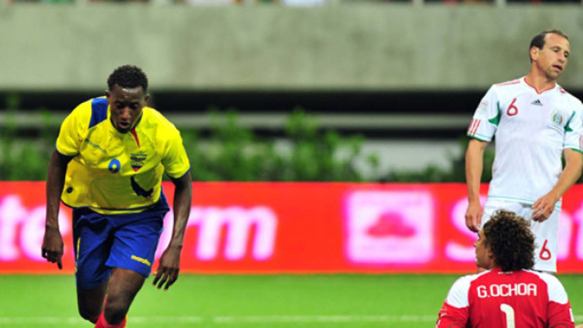 Rueda debuta derrotando a México