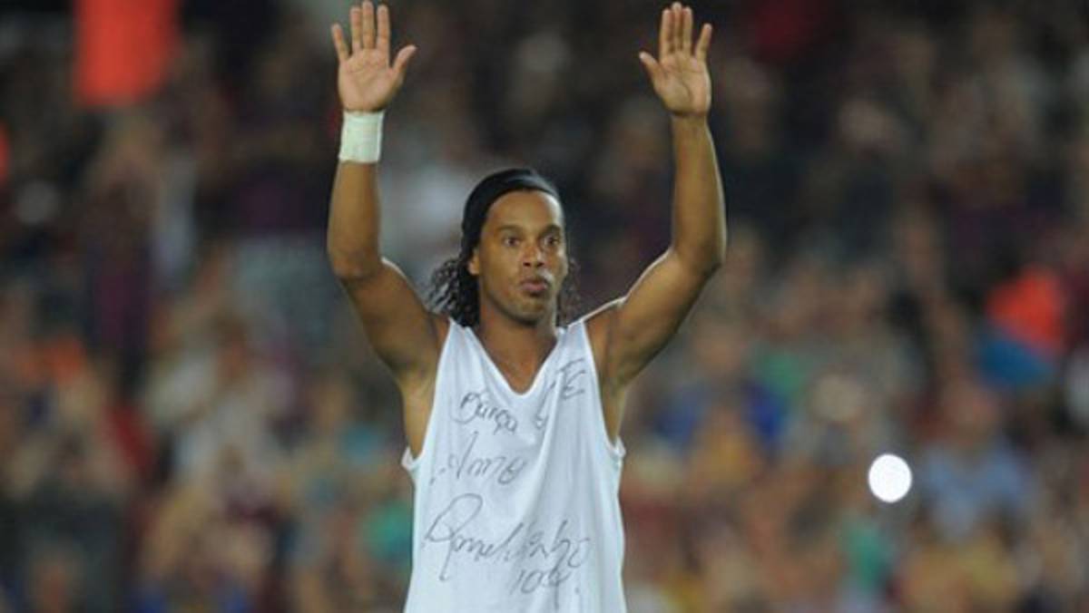 Dinho, encantado de jugar con Ibra