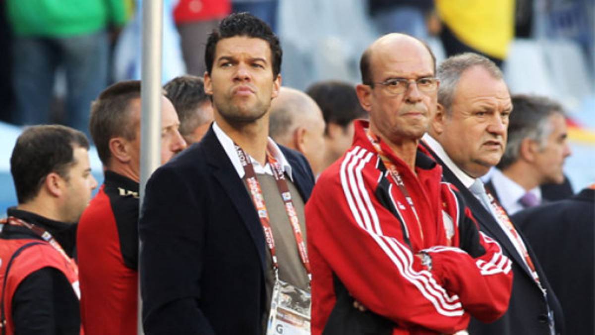 Ballack está feliz con el Leverkusen