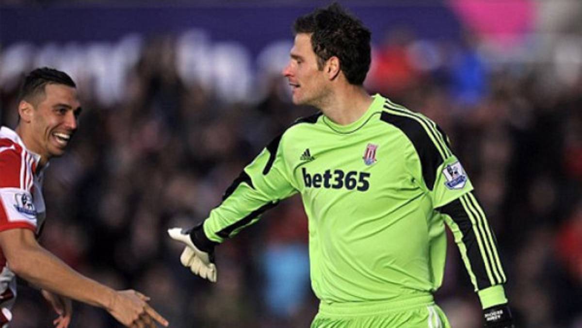 VIDEO: El increíble gol del portero del Stoke City