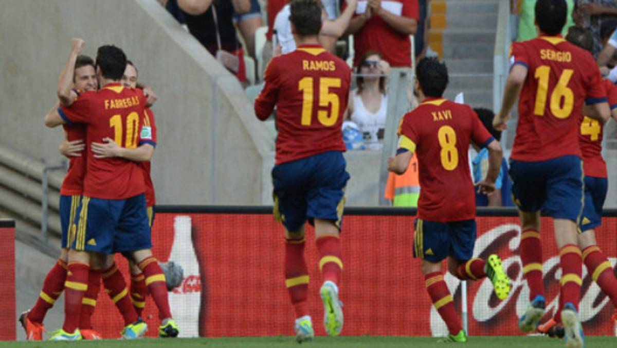 España aseguró el liderato del grupo B