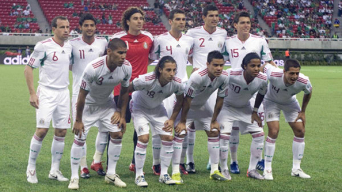 Juárez y Vela fuera seis meses del Tri