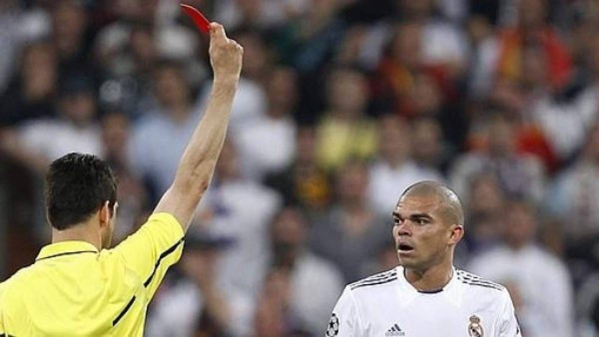 ¡POLÉMICA! Barcelona y Real Madrid han sido favorecidos muchas veces por los árbitros en Champions