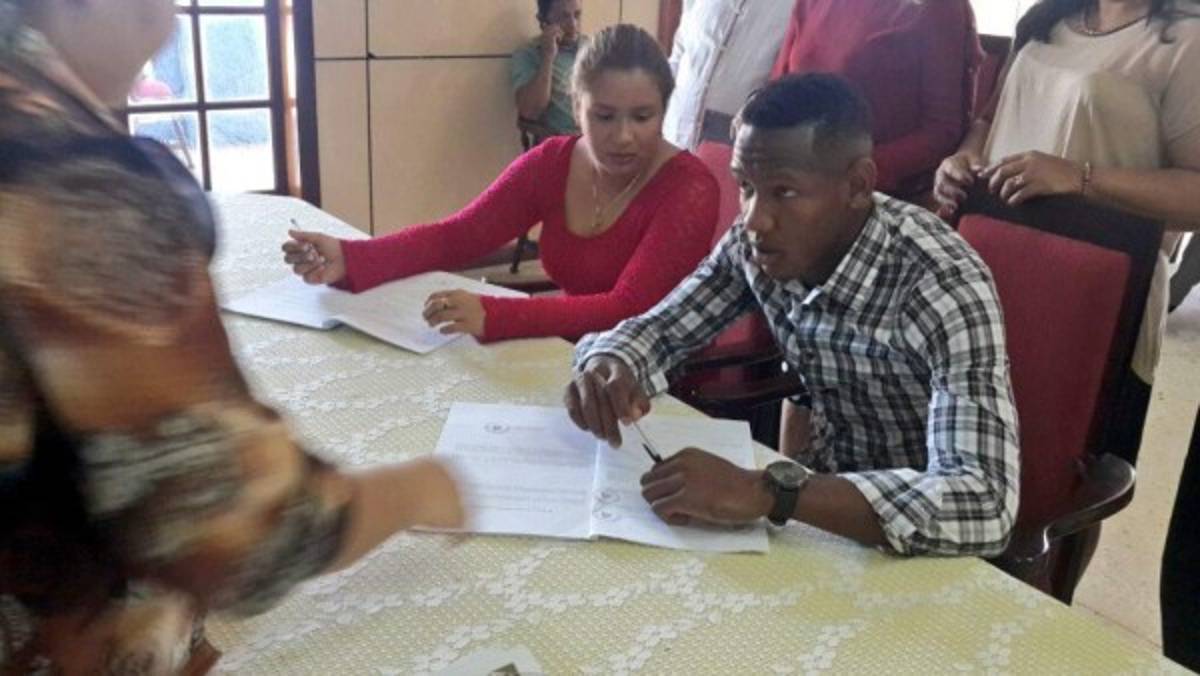 Ella es Kathleen Almendárez, la ceibeña a la que Romell Quioto añora