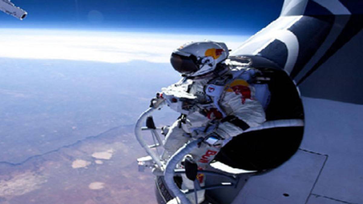 Video del salto de Félix Baumgartner grabado desde su casco