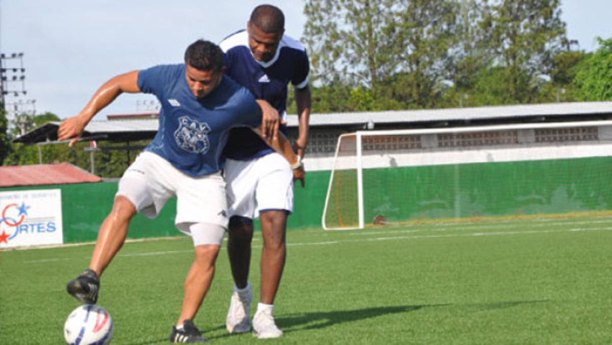 Maynor Suazo se alista para debutar