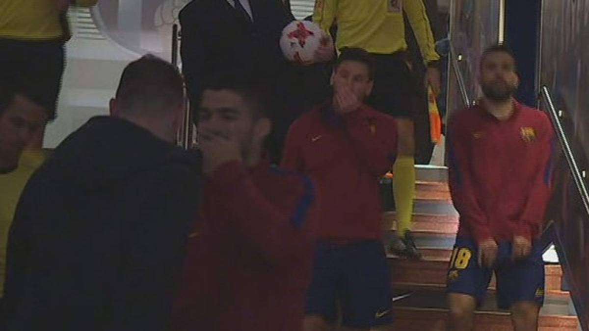 NO SE VIO EN TV: La cara de Coutinho en el Camp Nou; El mensaje de la afición del Barça