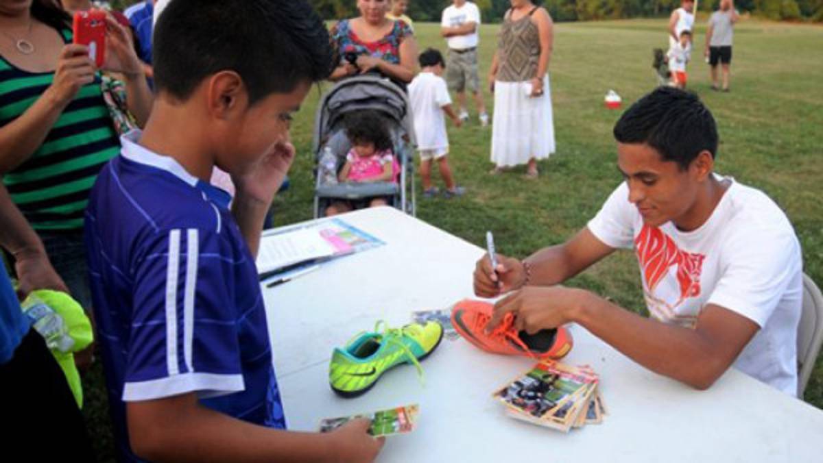 Reconocen labor humanitaria de Andy Najar