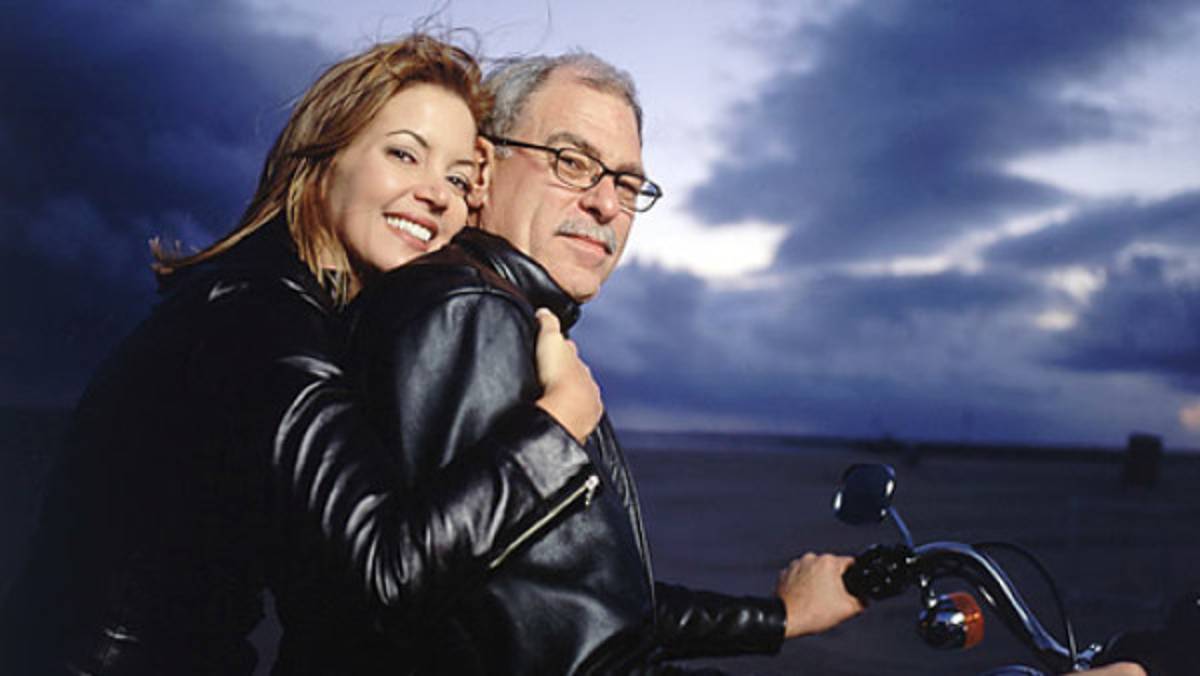 Phil Jackson se retira por su novia
