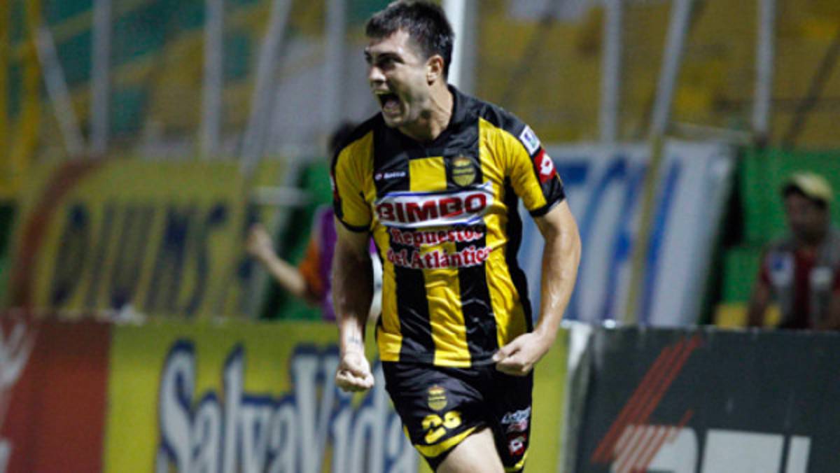 Jonathan Hansen renueva con el Real España