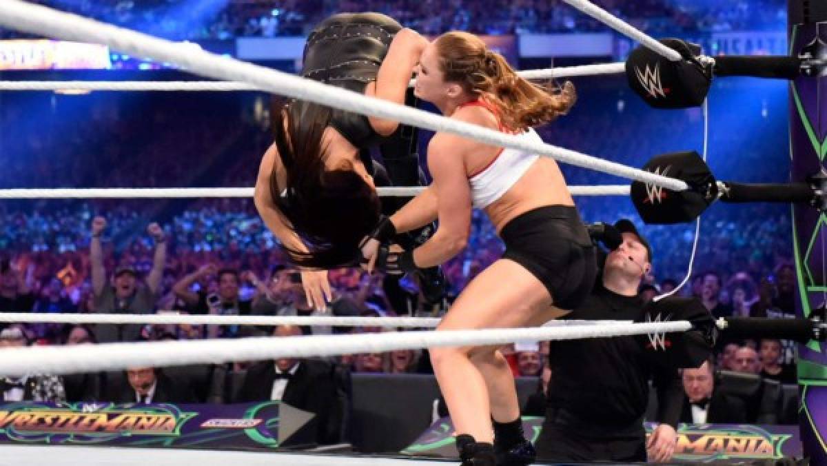 ¡Asombró y enamoró! El espectacular debut de Ronda Rousey en la WWE