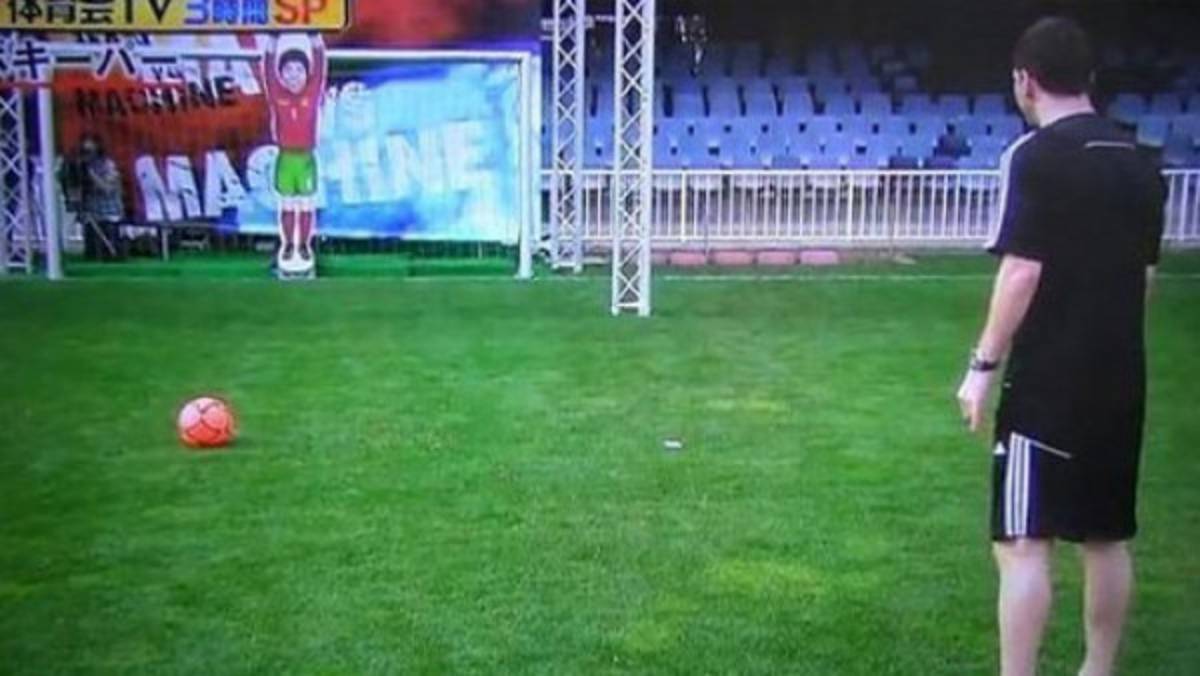 VIDEO: Messi fue desafiado por arquero robot