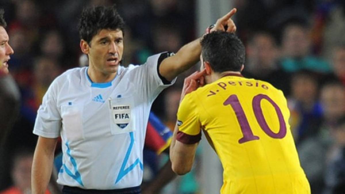 Prensa inglesa: Busacca le 'roba' partido al Arsenal