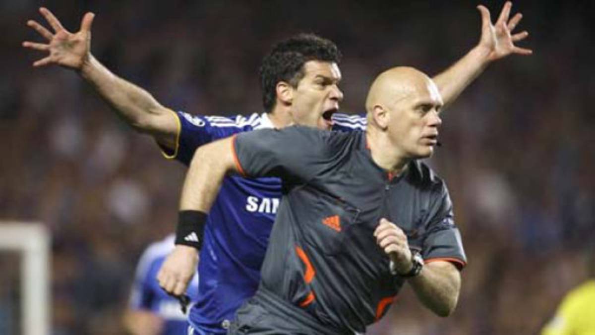 El Chelsea no olvida 'robo' ante el Barcelona