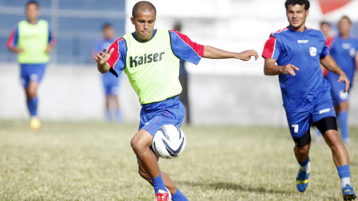Óscar 'Chunche' Zepeda se incorpora al Águila de El Salvador