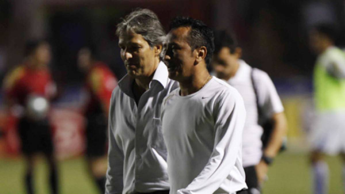 Jorge Pineda salió criticando al árbitro