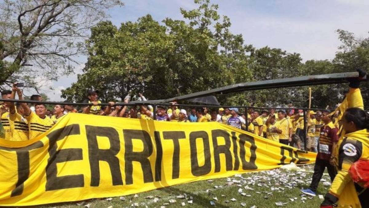 Colapsa gradería previo a juego de semifinal en Segunda División de El Salvador