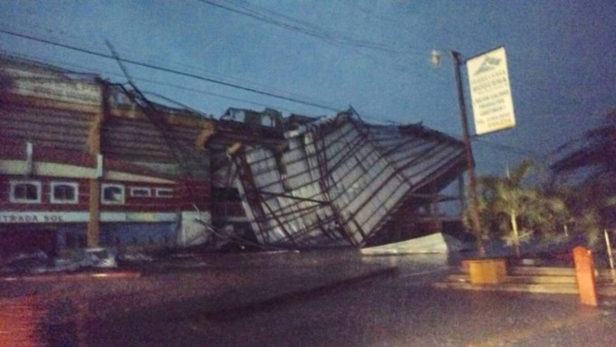 EN FOTOS: Tormenta deja destruido techo del estadio Juan Ramón Brevé