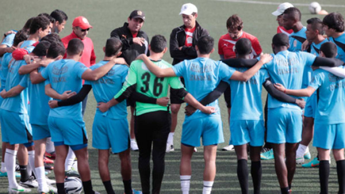 Juan Carlos Espinoza toma el mando del Olimpia