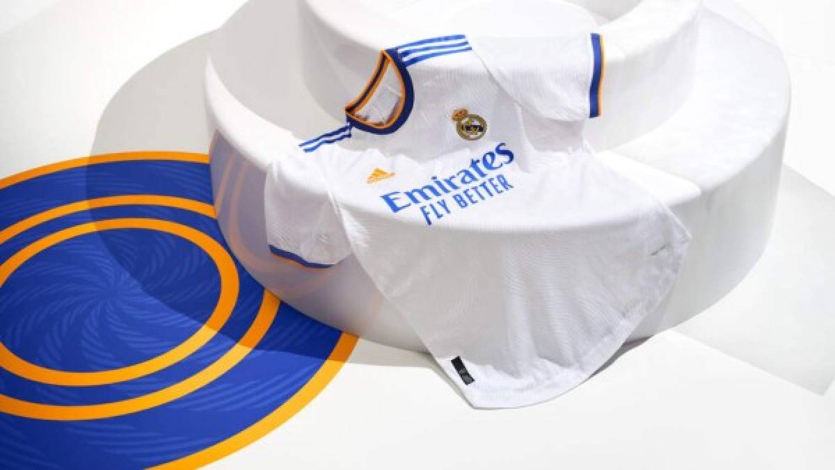Con nuevo escudo y un crack no aparece: Real Madrid presenta sus camisetas para la temporada 2021-22