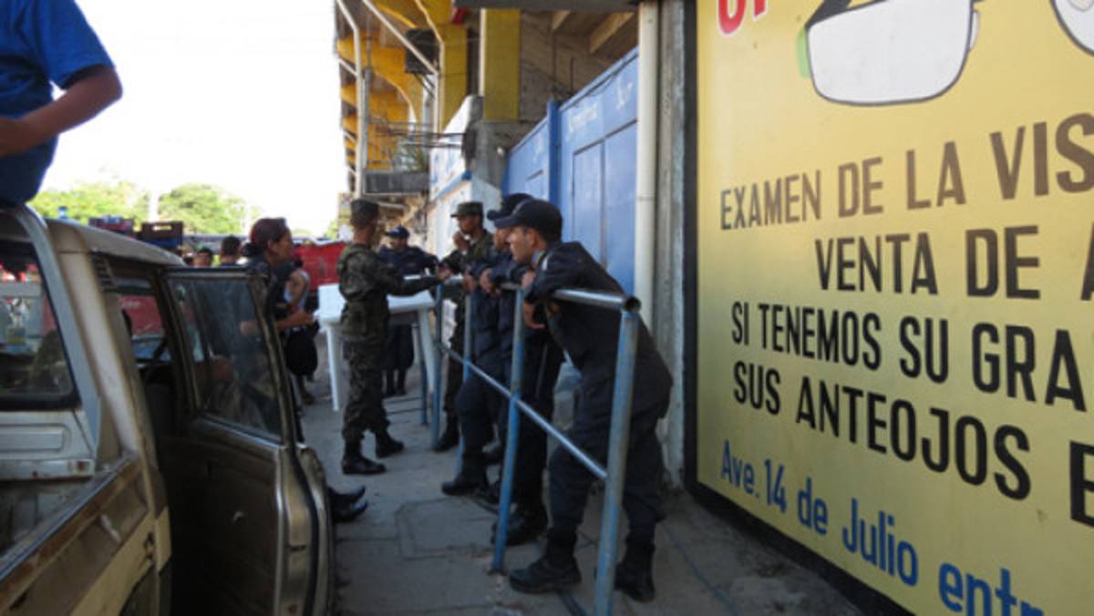 La Policía se tomó el estadio Ceibeño para dar seguridad