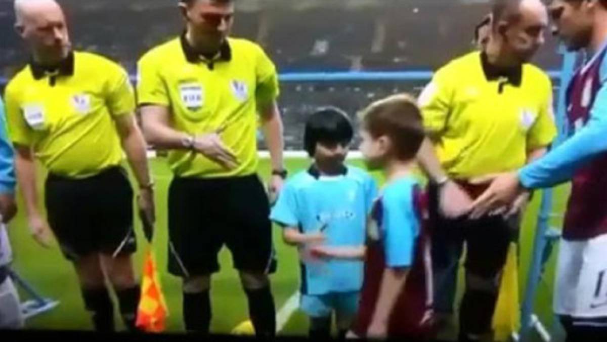 Mal ejemplo de Luis Suárez lo copia un niño