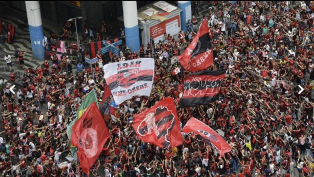 Eufórica celebración del Flamengo en Río de Janeiro tras ganar la Copa Libertadores