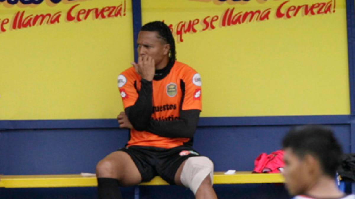 En Real España aguardan por Carlos Pavón