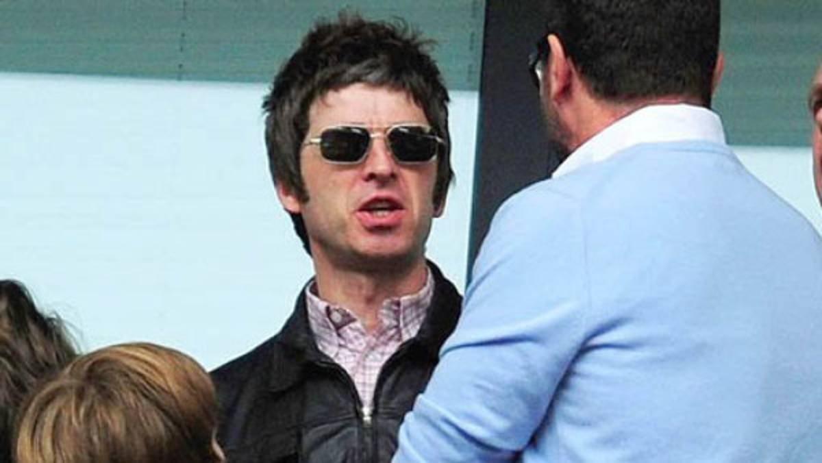 Gallagher llama 'pequeño idiota' al Chicharito