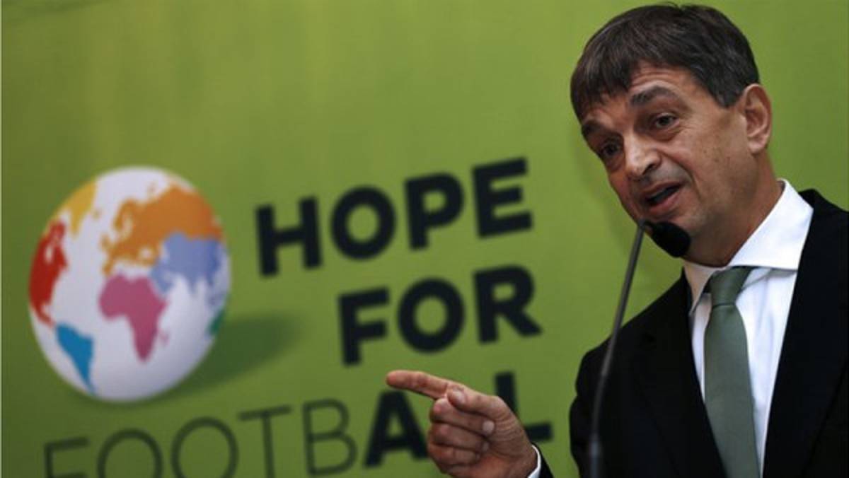 Francés Jerome Champagne lanza candidatura para presidir FIFA