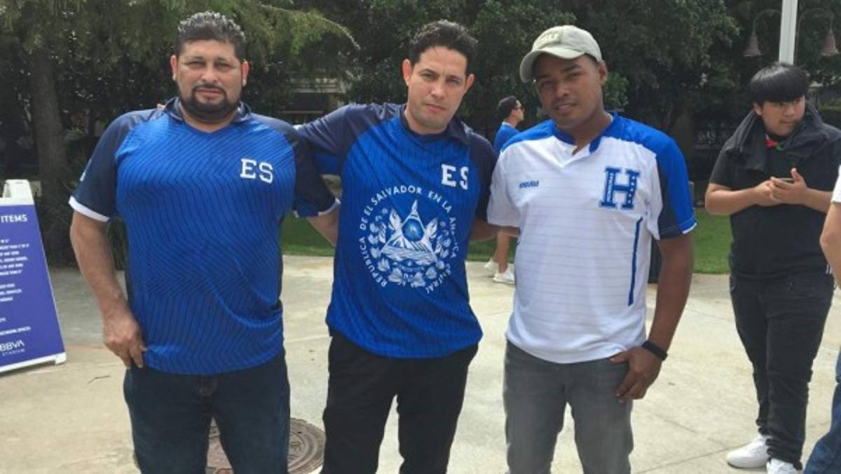 Copa Oro: Hondureños y salvadoreños engalanan el BBVA Compass de Houston