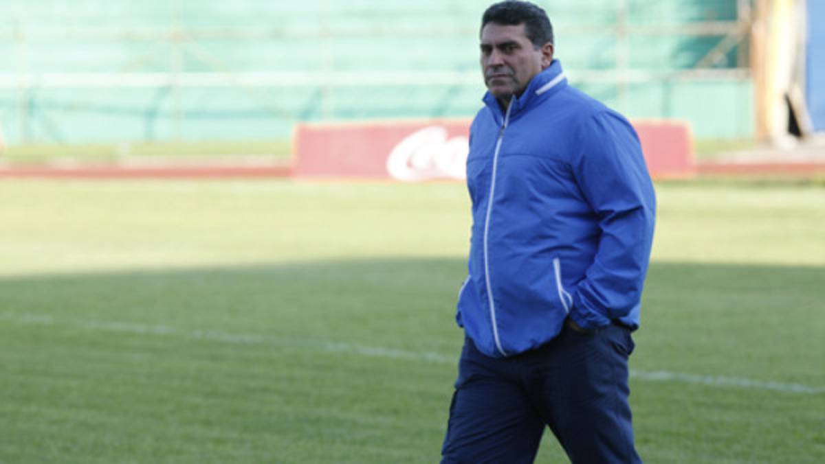 El técnico Luis Suárez entrena con fiebre y gripe