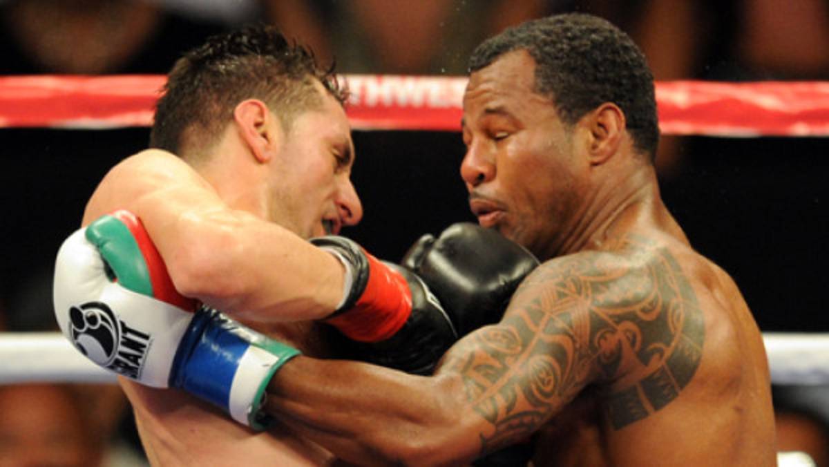 Mosley y Mora quedaron en deuda