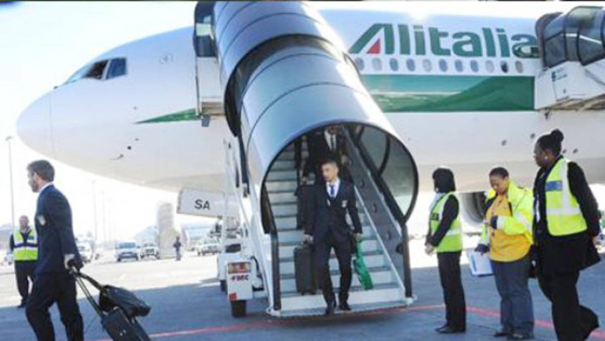 Un rayo alcanza el avión en que viajaba selección de Italia