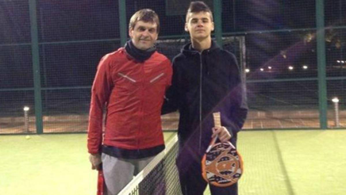 ¡Reapareció Tito Vilanova!... jugando partido de pádel con su hijo
