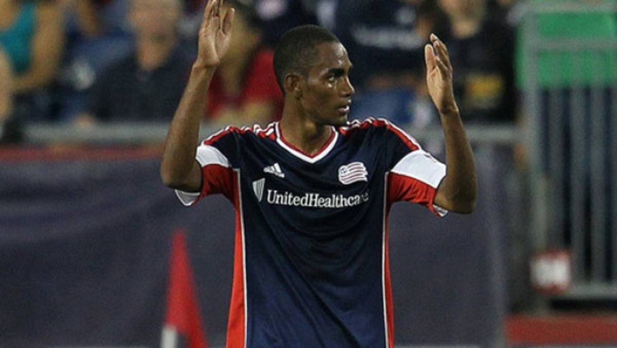 Jerry Bengtson sigue peleado con las redes