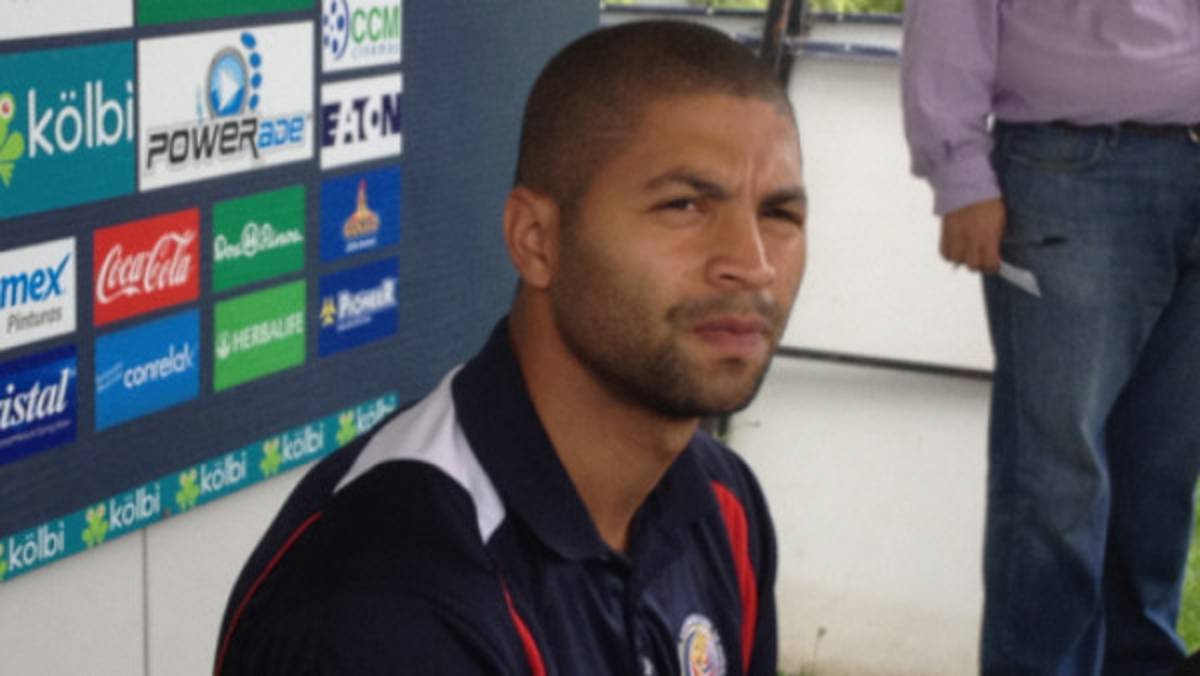 Álvaro Saborío sabrá hasta el viernes sí juega o no ante Honduras