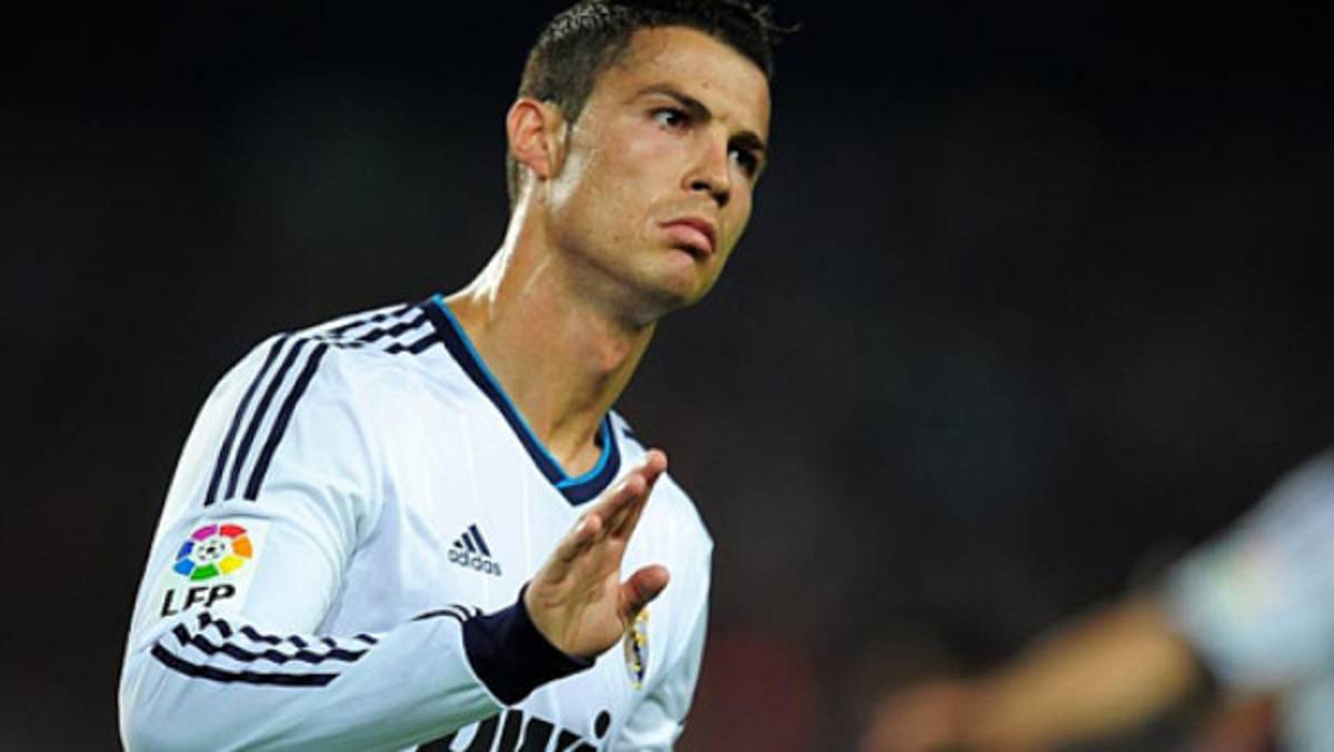 Cristiano y su habitual festejo desafiante con afición del Barcelona