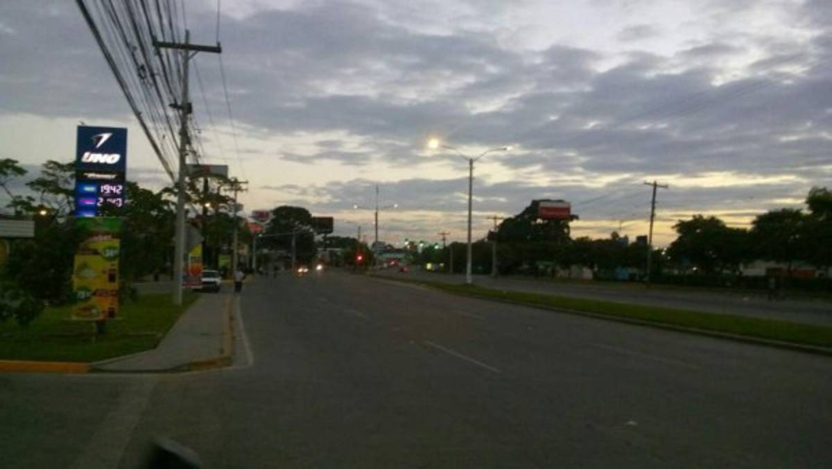 EN FOTOS: Carros quemados y carreteras tomas en casi toda Honduras