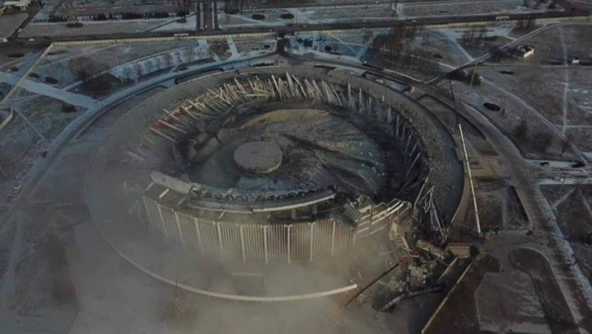 Terrible: Colapsa estadio Peterburgsky en San Petersburgo y muere trabajador