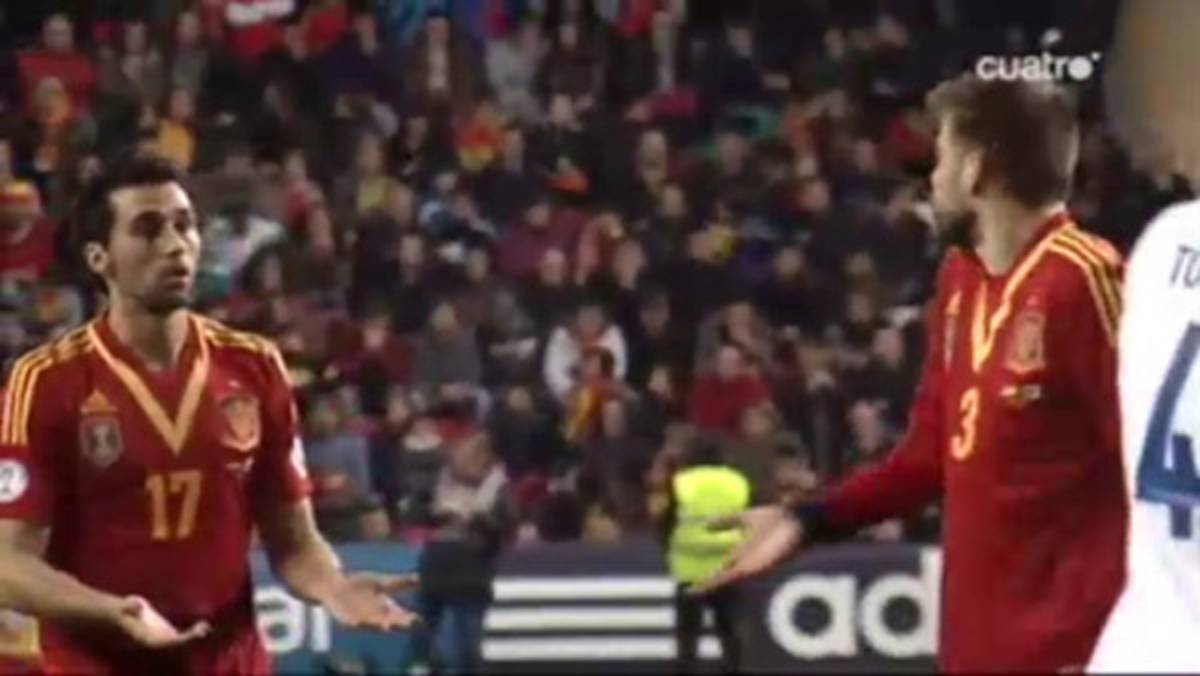 VIDEO: Caliente discusión entre Piqué y Arbeloa con España
